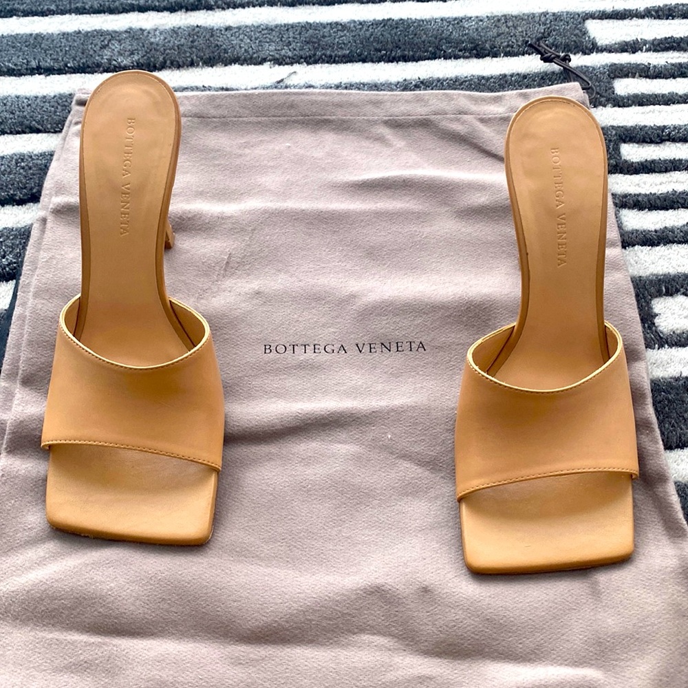 Bottega Veneta one of a kind - color exclusive to Europe